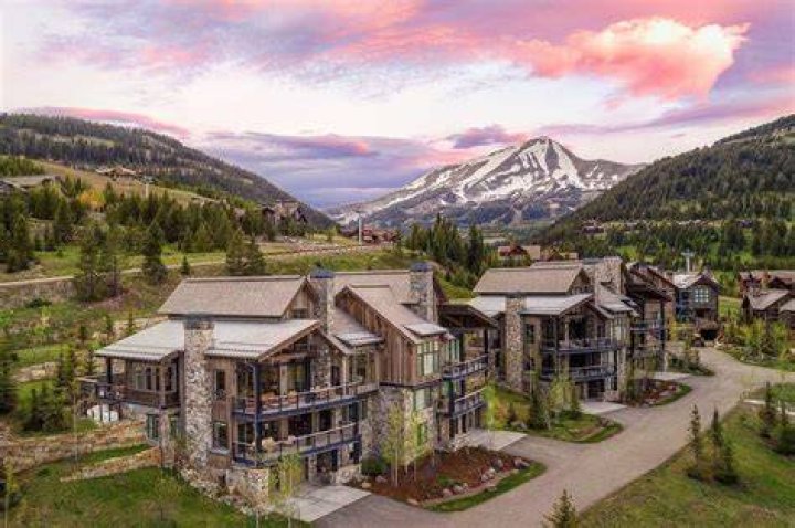 Where should I live if I work in Yellowstone?